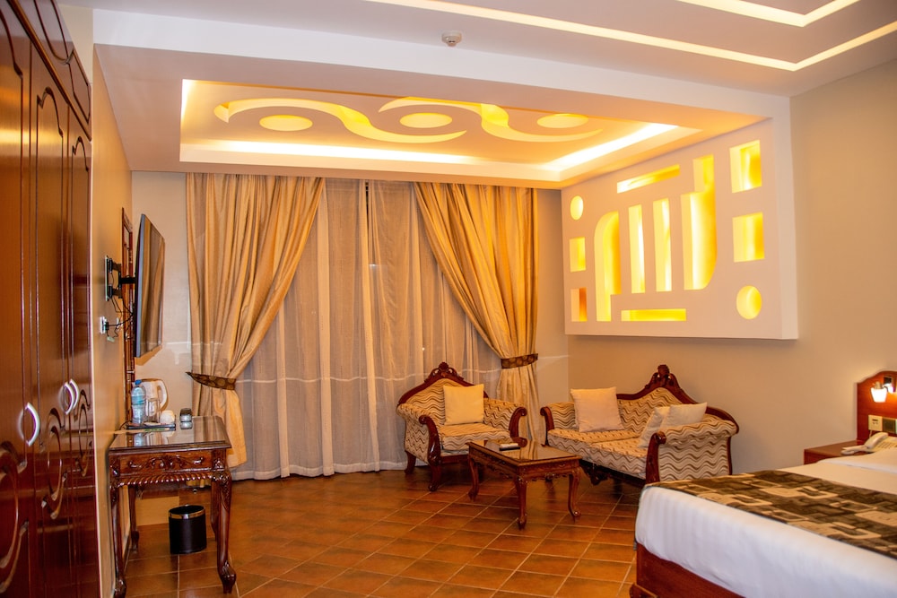 Executive Suite - Photo 2