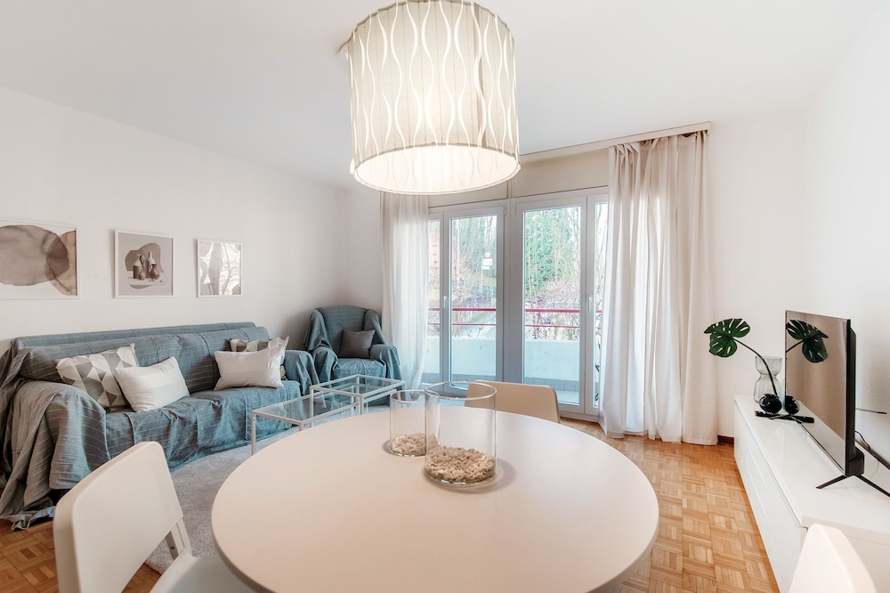 Basic Apartment photo 3