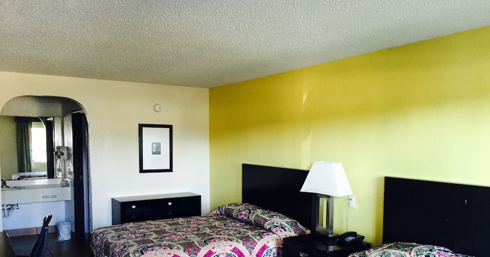 Double Room, 2 Queen Beds photo 3