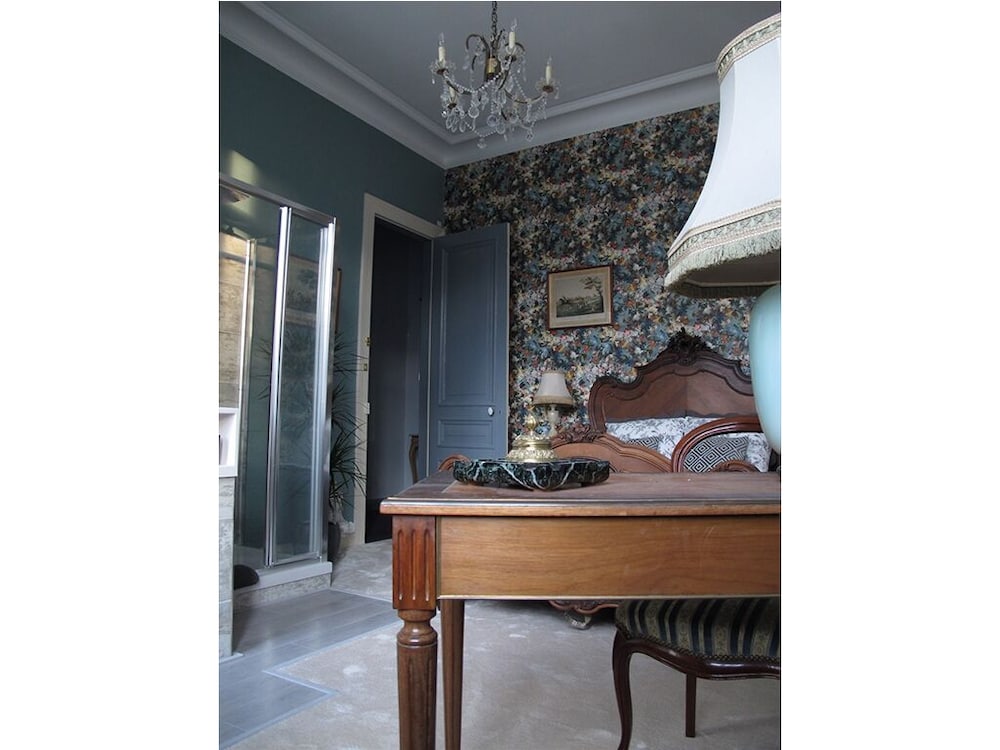 Double Room, Private Bathroom, Garden View ( La chambre Rousseau) photo 3