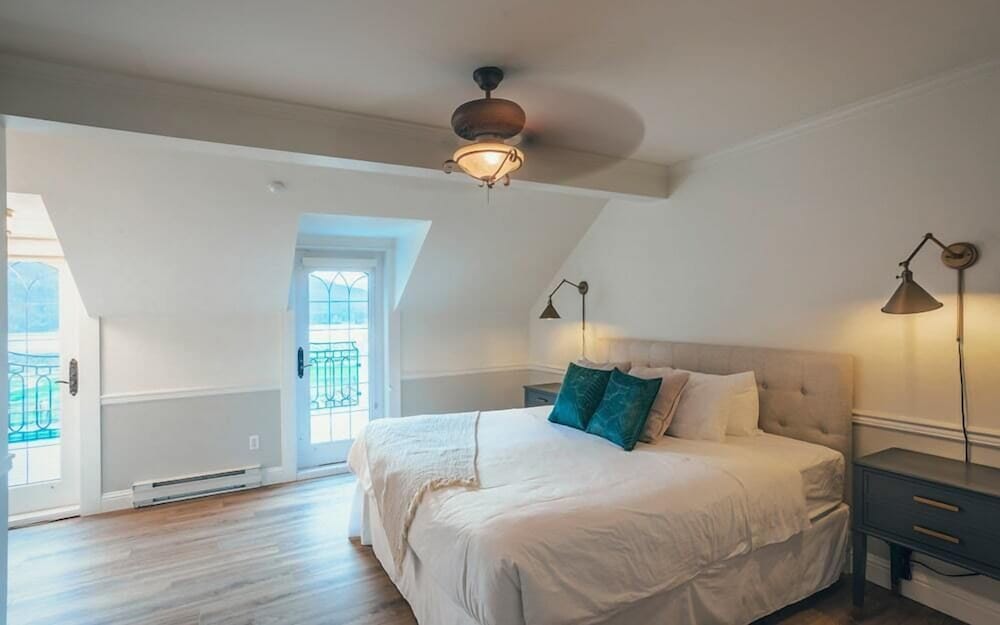 Classic Room, 1 King Bed, River View (Pete's Room - Not Pet Friendly)