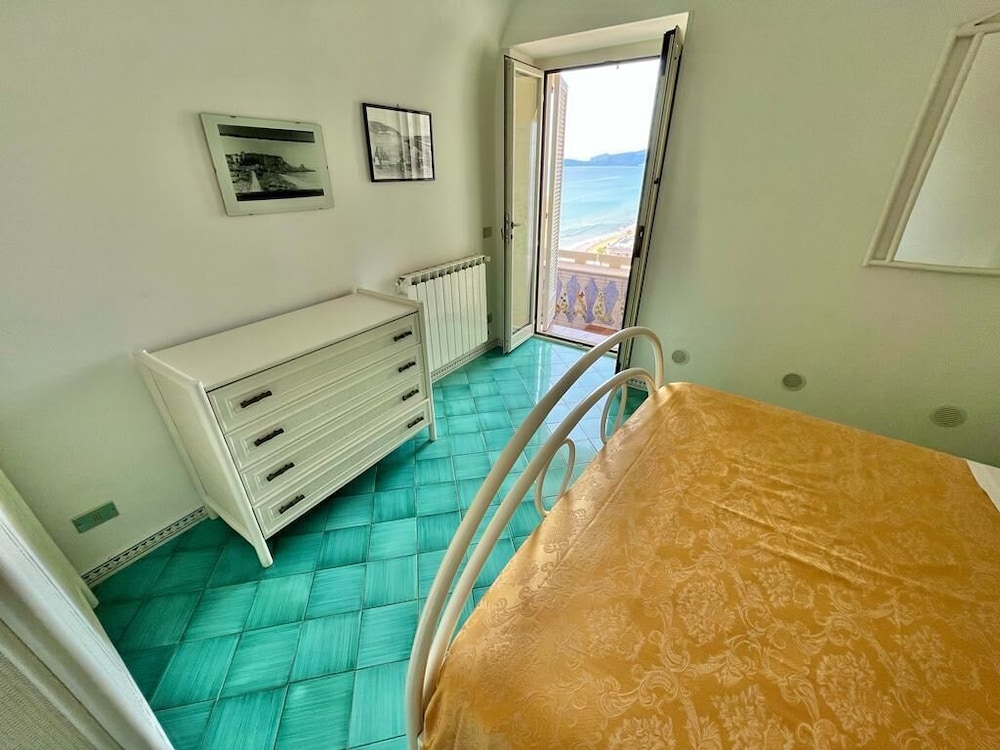 Deluxe Apartment photo 2