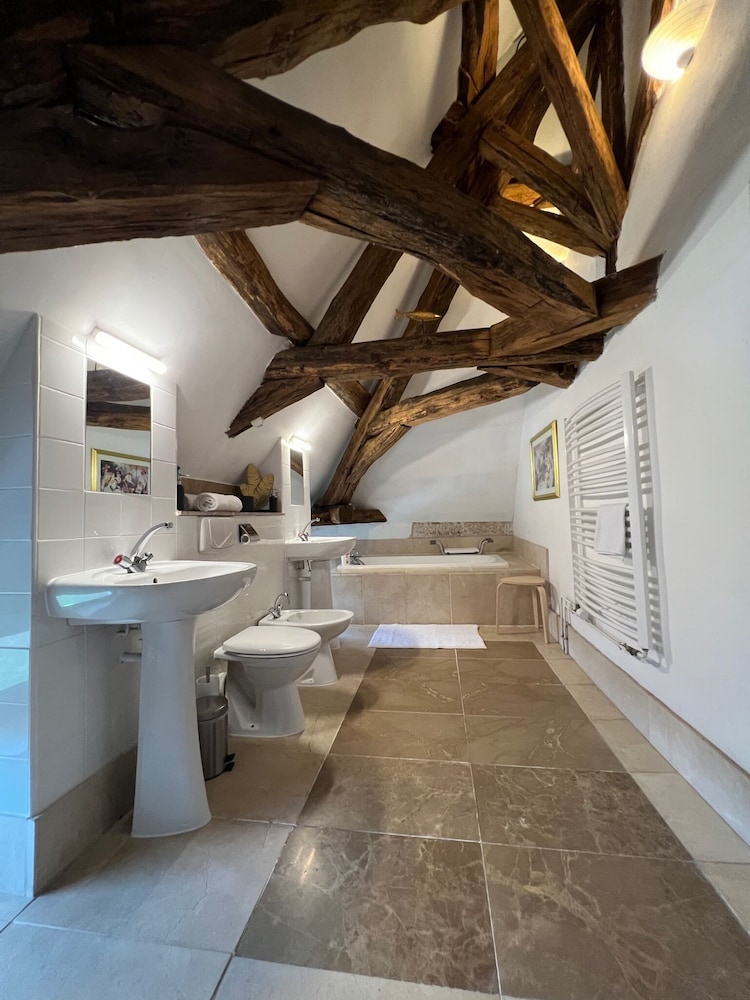 Superior Double or Twin Room, Ensuite (Alésia) photo 3