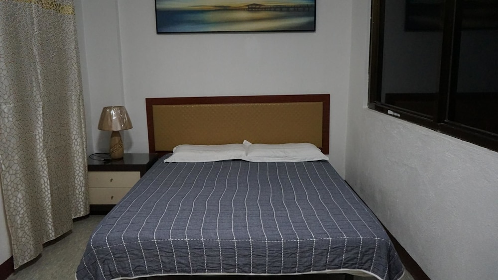 Family Room, 2 Bedrooms photo 2