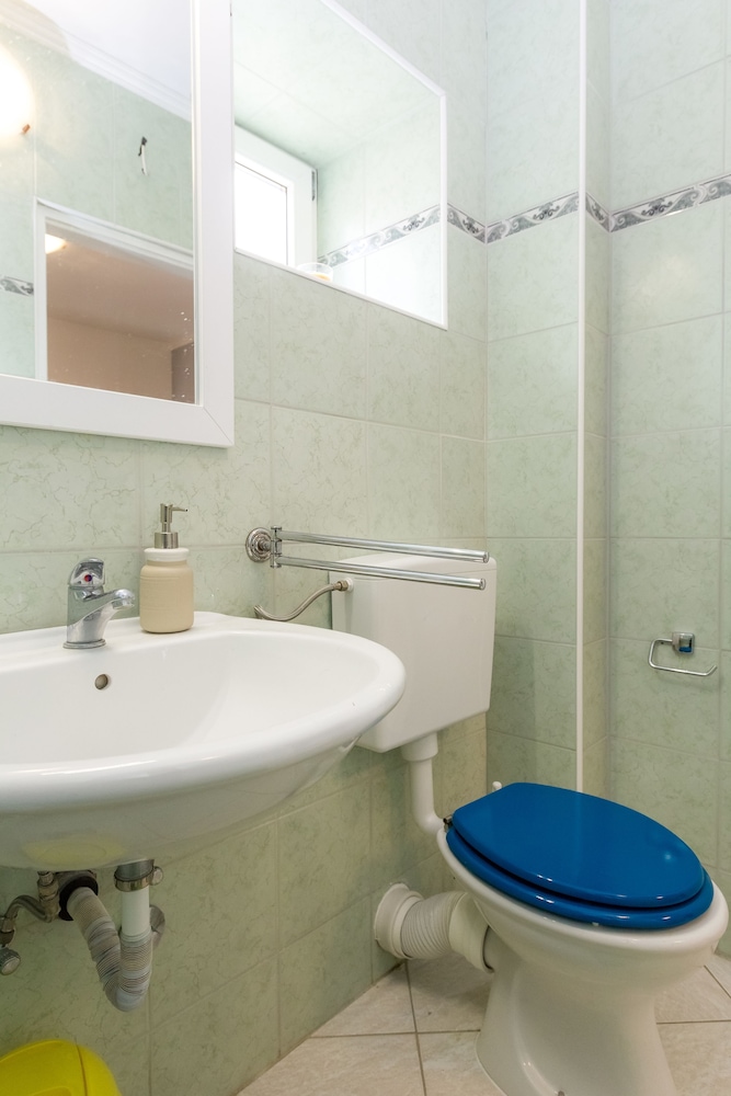 Double Room, 2 Queen Beds, Non Smoking - Photo 8