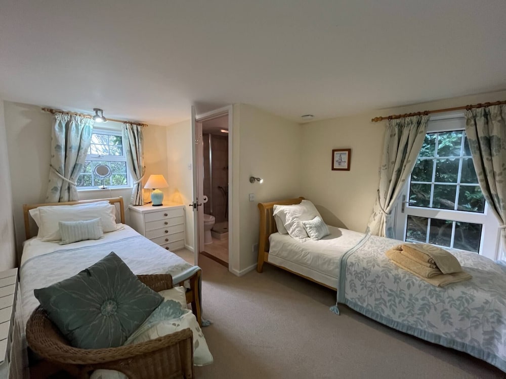 Twin Room, Accessible, Ensuite (Pine Trees) photo 1