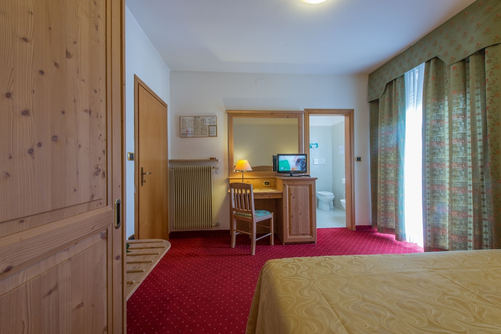 Classic Double or Twin Room photo 2