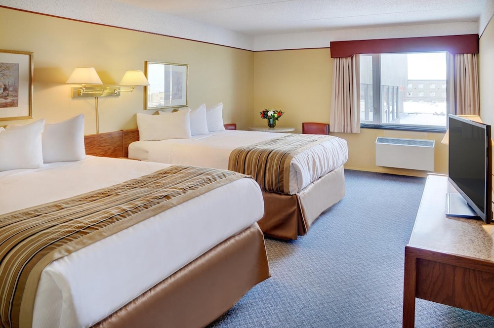 Basic Room, 2 Queen Beds photo 3