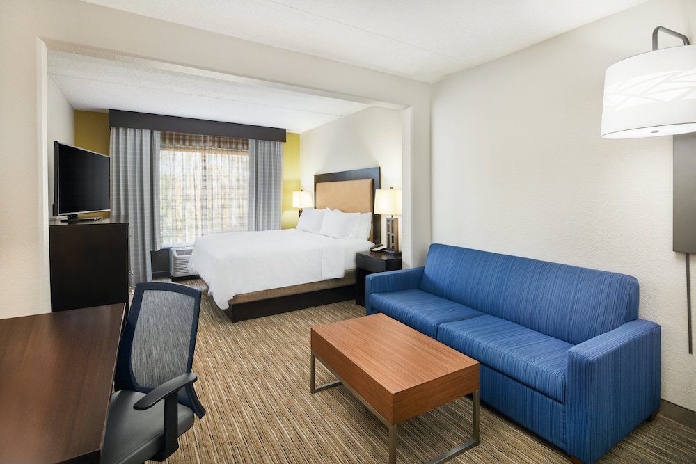 Standard Room, 1 King Bed - Photo 2