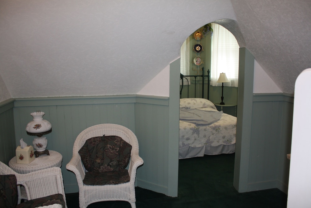 Double Room, 1 Queen Bed, Non Smoking (Pink Magnolias) photo 3