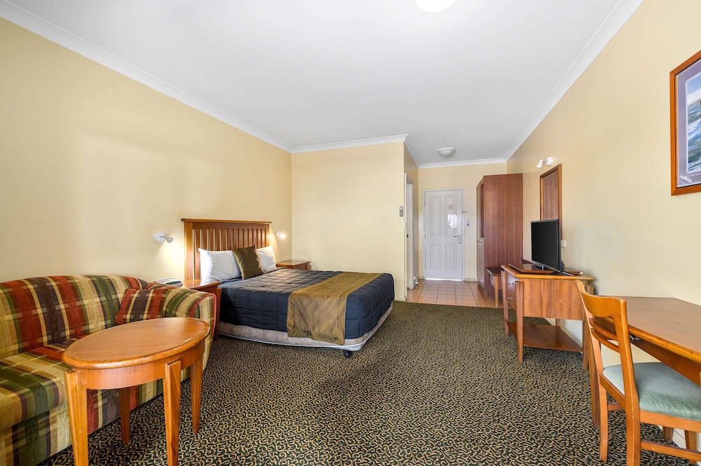 Standard Room, 1 Queen Bed, Non Smoking - Photo 2