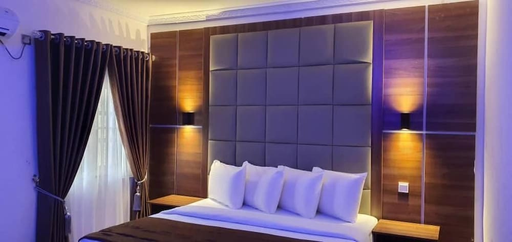 Royal Room photo 3