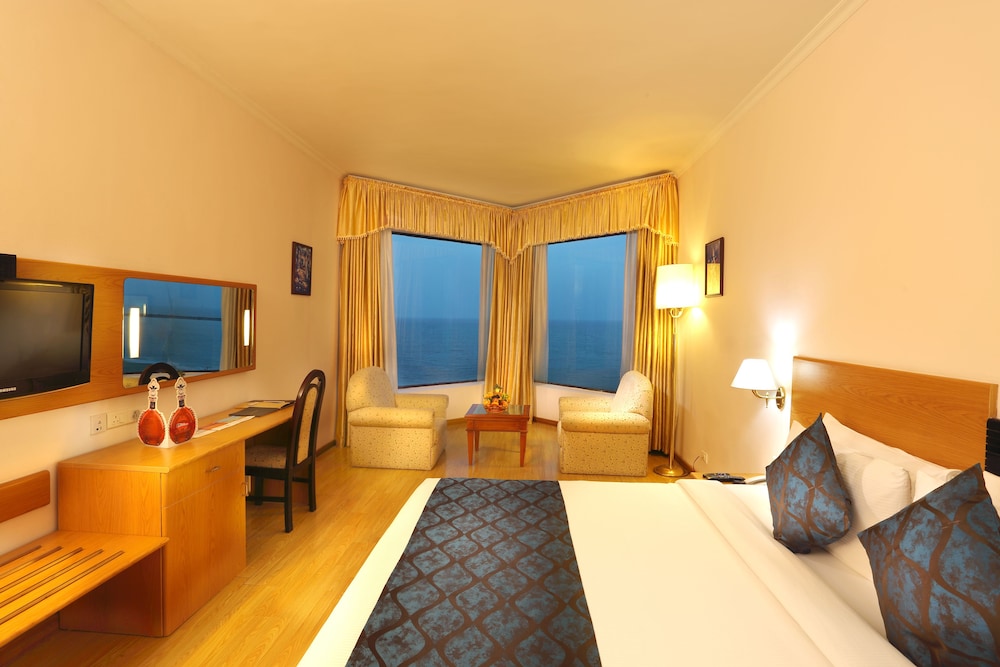 Executive Suite - Photo 6