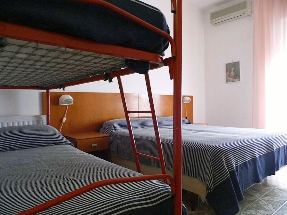 Standard Quadruple Room photo 2