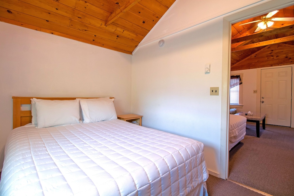 Large Two Room Cottage with Shared Balcony photo 3