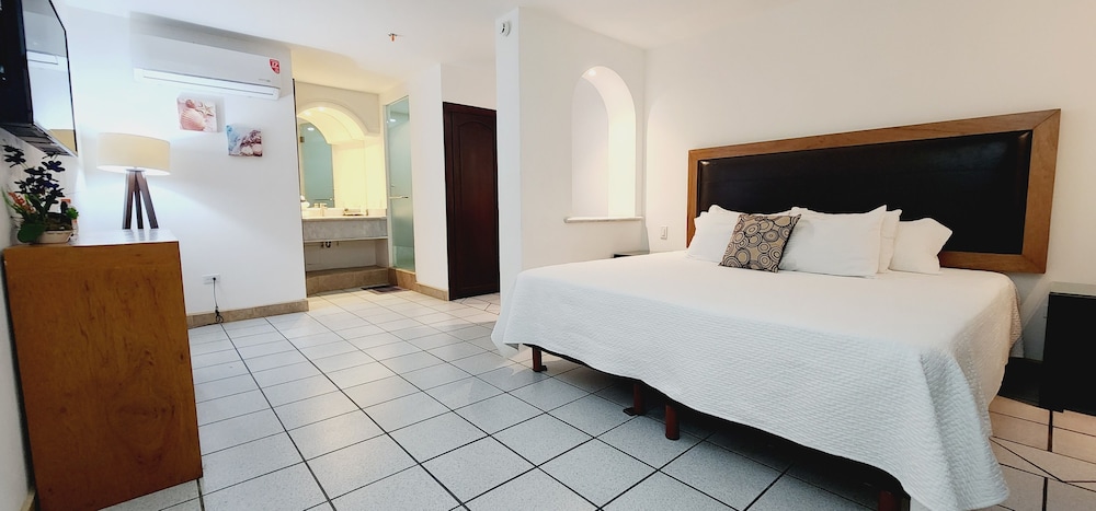 Comfort Room, 1 King Bed photo 2