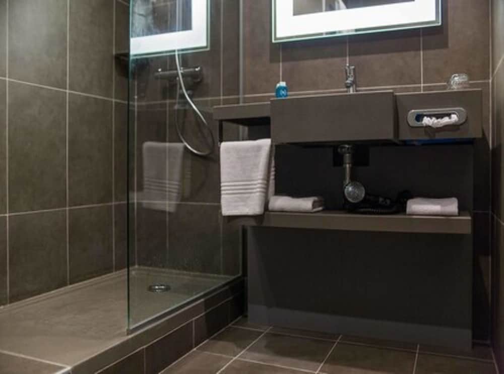 Luxury Suite - Photo 2