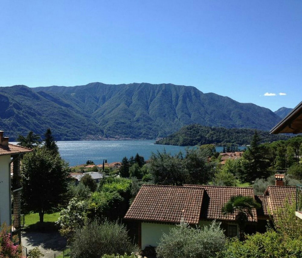 Family Townhome, Multiple Beds, 2 Bathrooms, Garden Area (Casa Margareta) photo 2