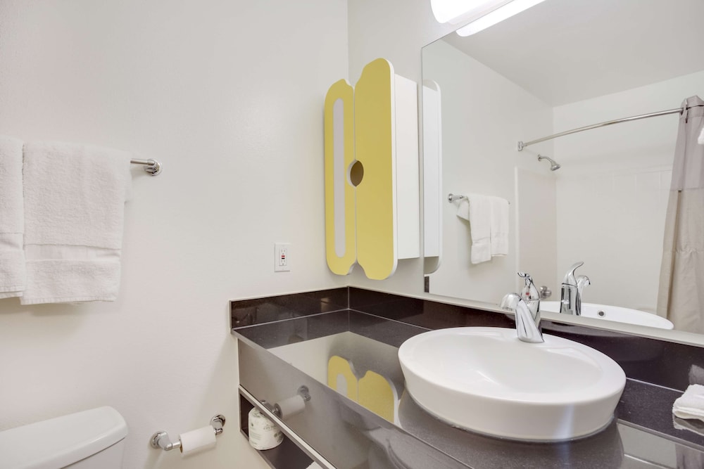Standard Suite, 1 Queen Bed, Non Smoking, Kitchenette photo 2