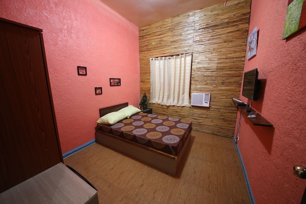 Deluxe Room (Shared Bathroom) photo 1