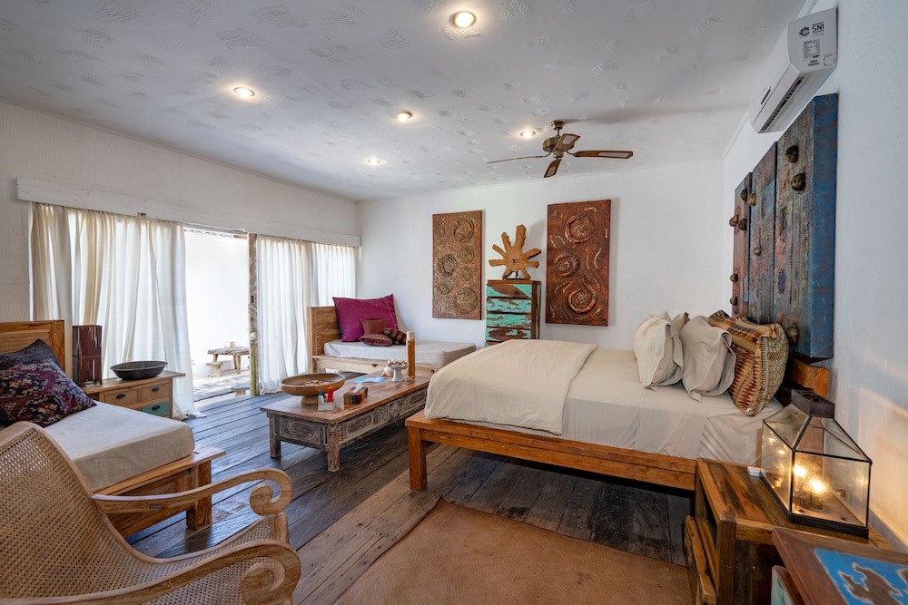 Superior Room, 1 King Bed, Courtyard View photo 3