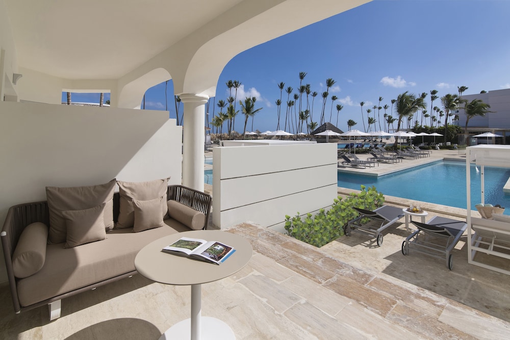 Two Bedroom Master Suite Swim-up