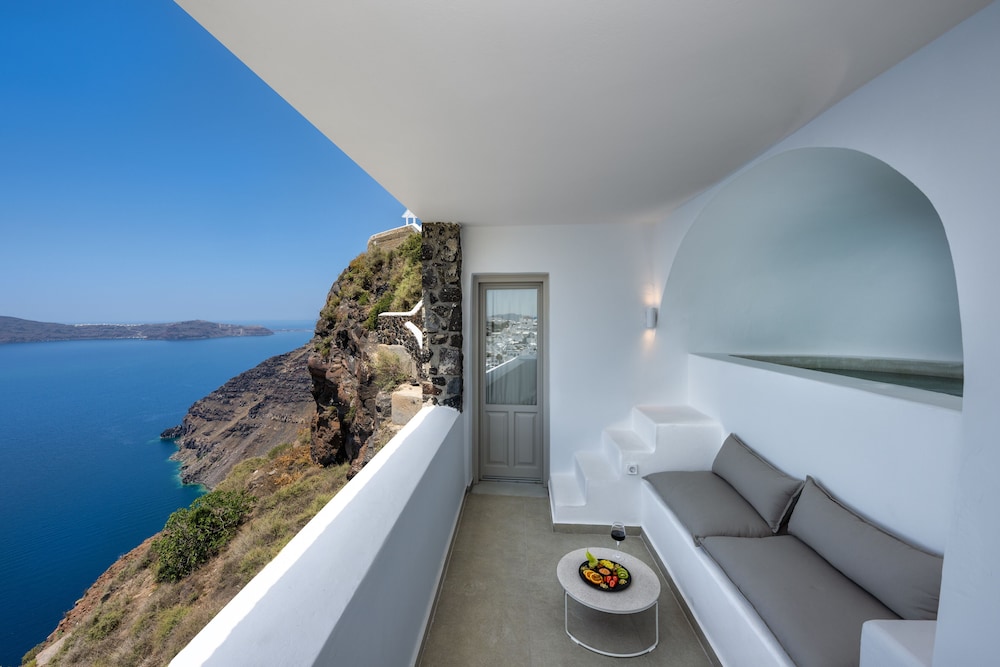 Master Suite outdoor Tub Volcano View