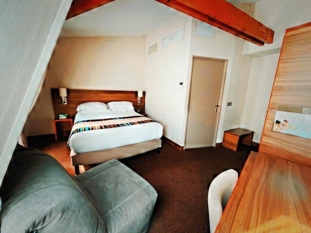 Suite, Multiple Beds