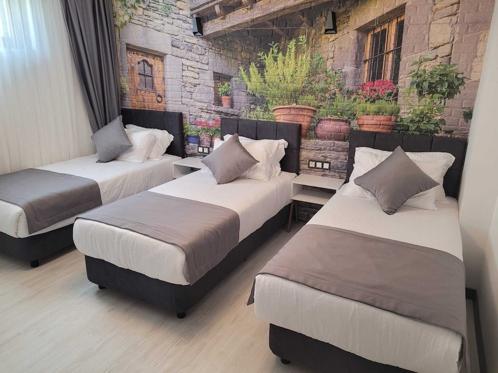 Economy Triple Room, Semi-Basement Floor