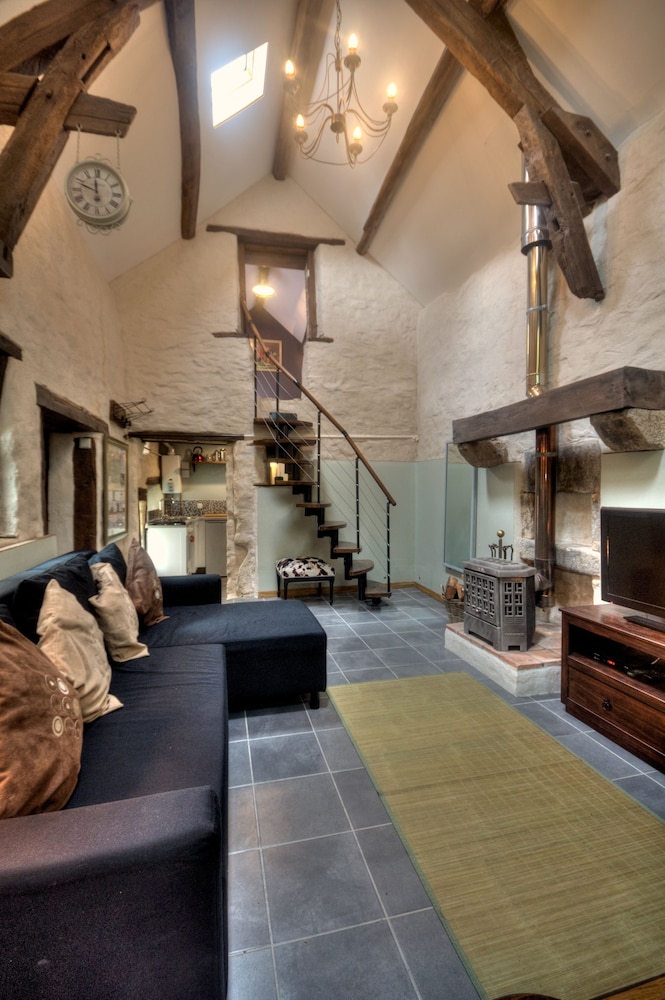 Traditional House, 6 Bedrooms photo 1