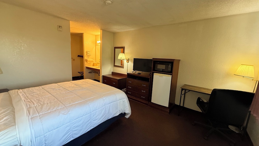Standard Room, 1 Queen Bed, Non Smoking photo 2