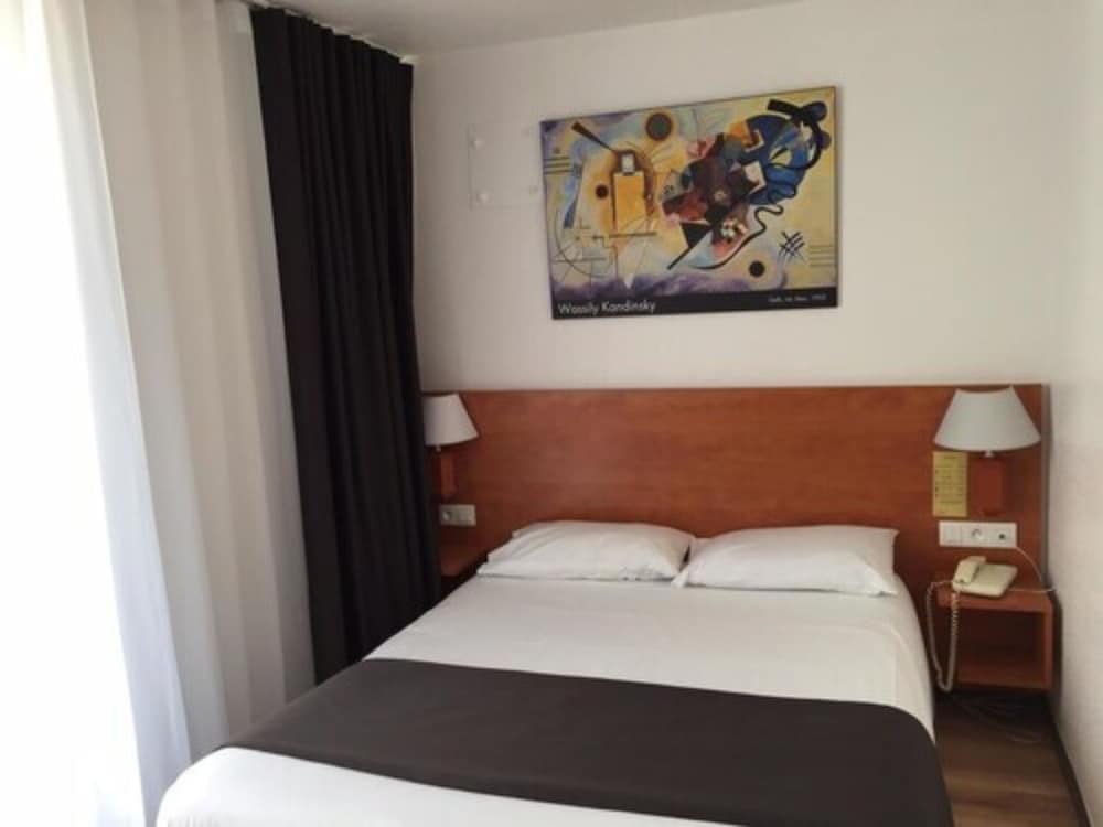 Standard Double or Twin Room photo 1