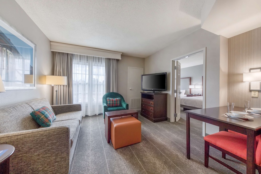 Premium Suite, 2 Queen Beds, Non Smoking (1 Bedroom) - Photo 7