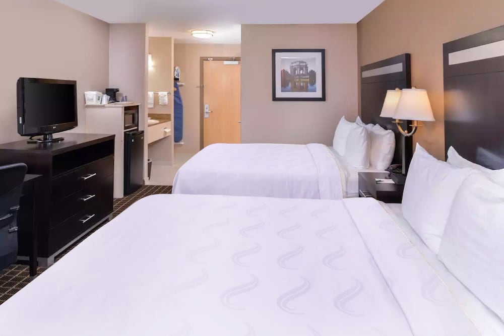 Standard Double Room, 2 Queen Beds, Non Smoking - Photo 2