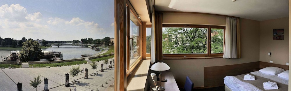 Superior Double Room, River View - Photo 2