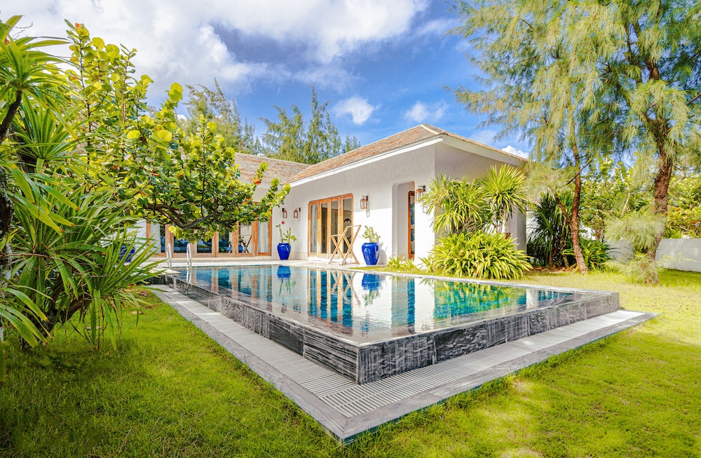 1 Bedroom Ocean View Villa with Private Pool - Photo 1