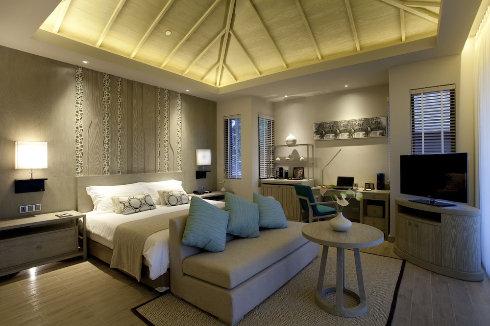 Deluxe Room, 1 King Bed (Grand) photo 3