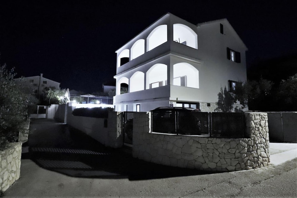 Villa photo 3