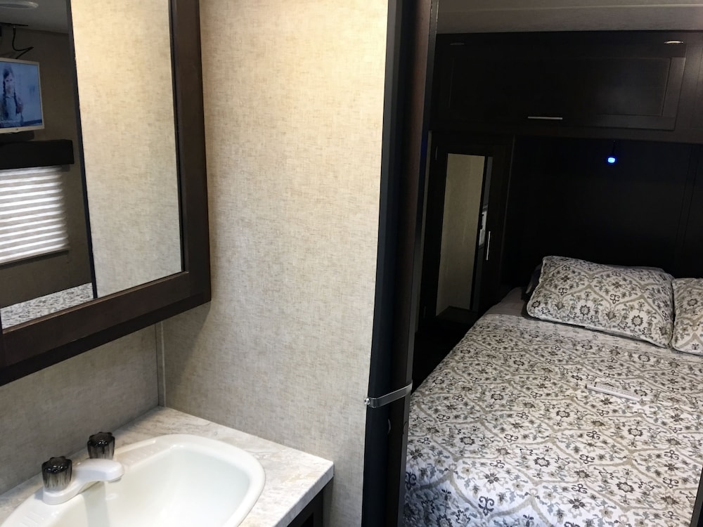 Honeymoon Mobile Home, 1 Bedroom photo 1