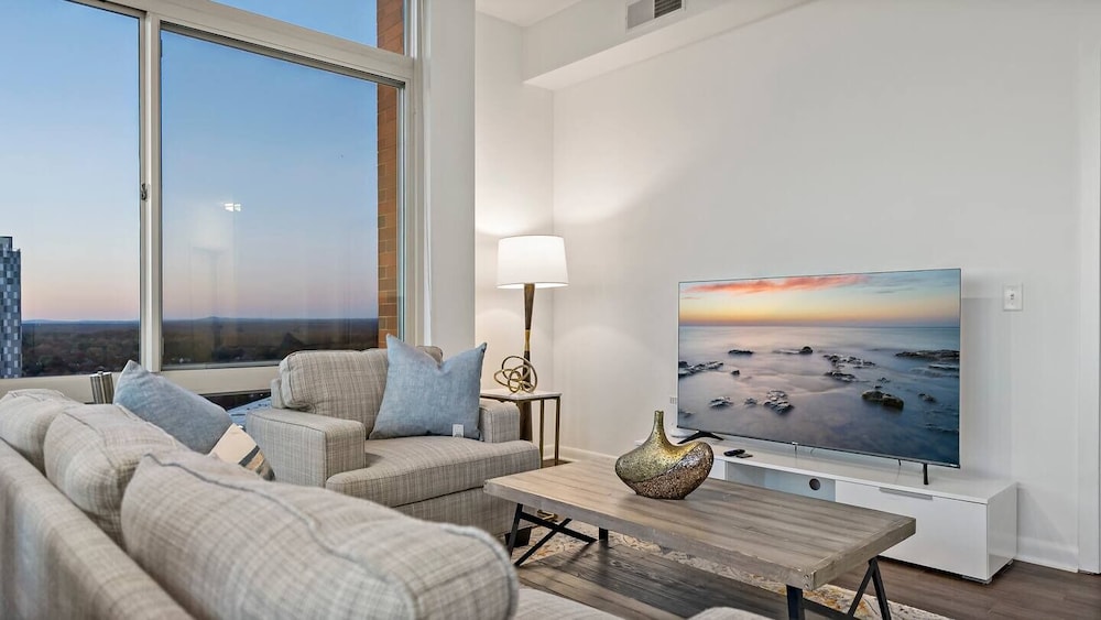 Luxury Apartment, 2 Bedrooms, Pets Allowed, City View