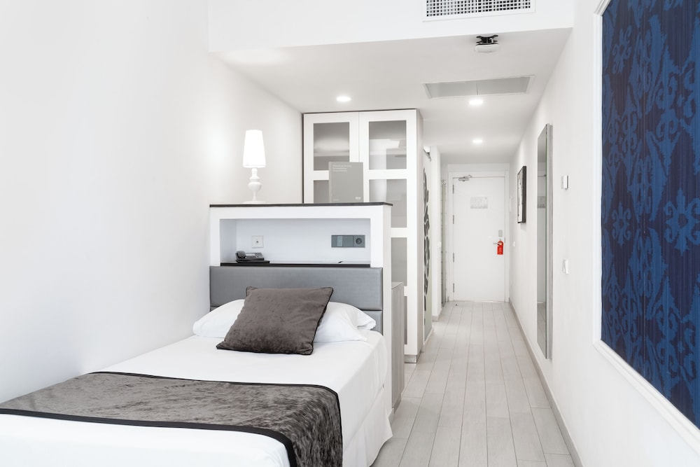 Single Room, Balcony
