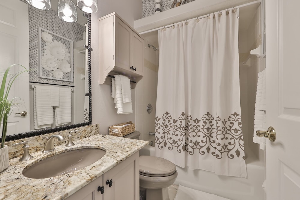Luxury Townhome photo 2