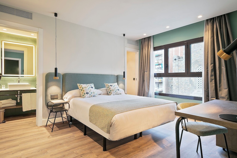 Superior Double Room, 1 Queen Bed, City View