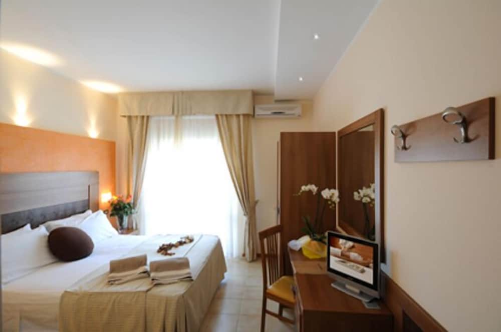 Standard Triple Room - Photo 1