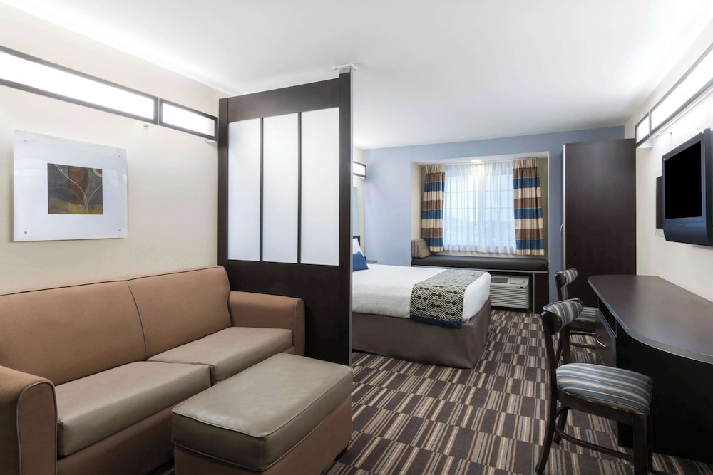 Suite, Accessible - Photo 2