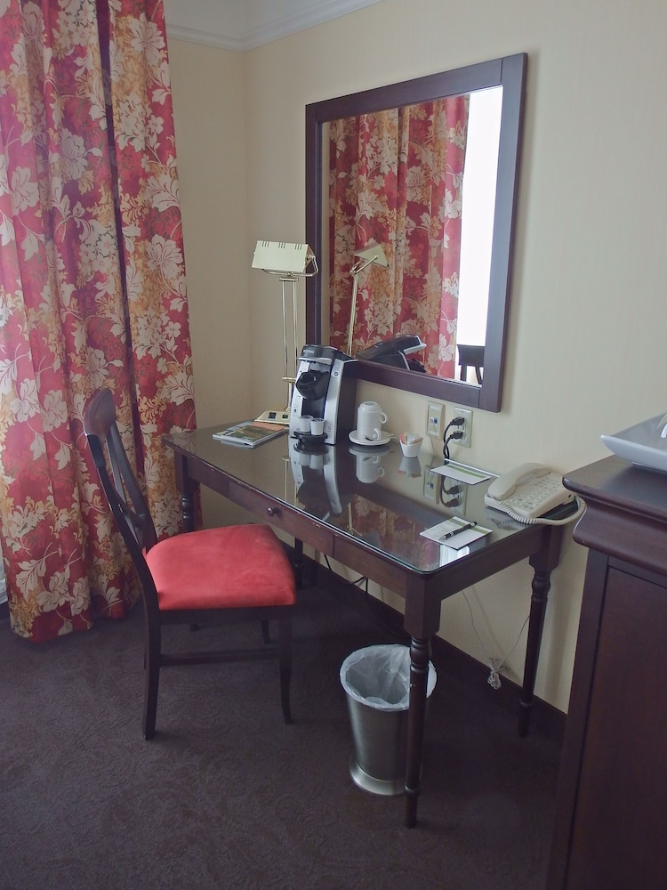 Classic, 2 Queen Beds - Photo 4