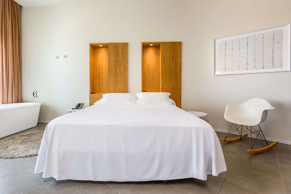 Suite, 1 Bedroom - Photo 5