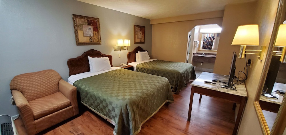 Deluxe Double Room, 2 Double Beds, Private Bathroom photo 1