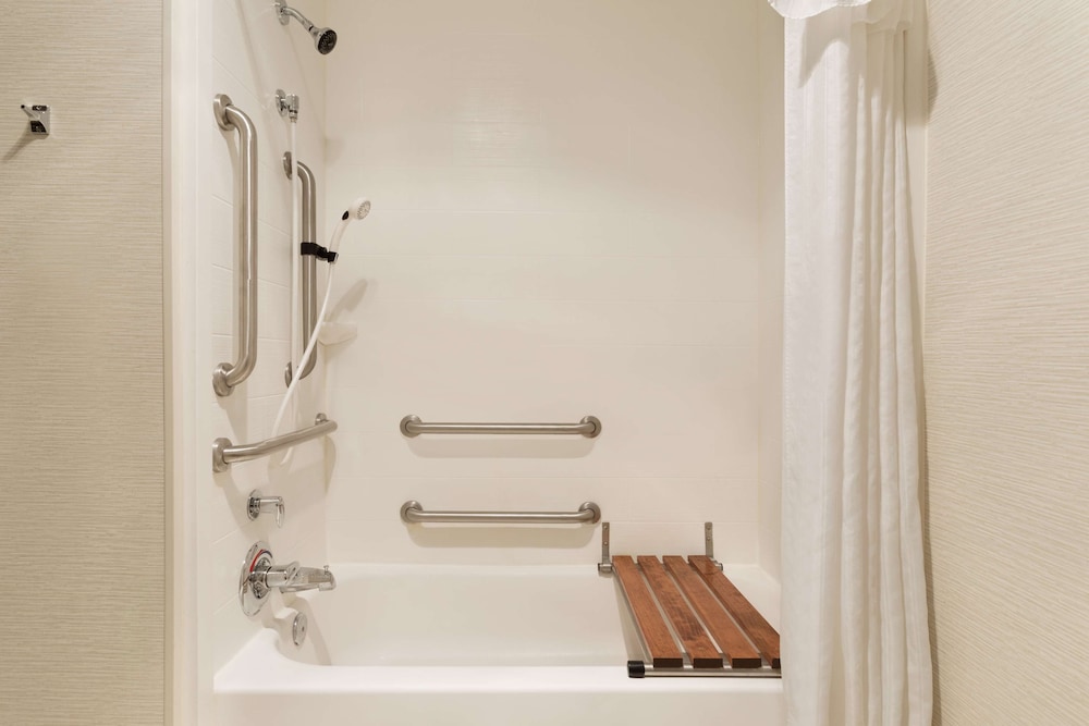 Premium Suite, 1 King Bed, Accessible, Bathtub