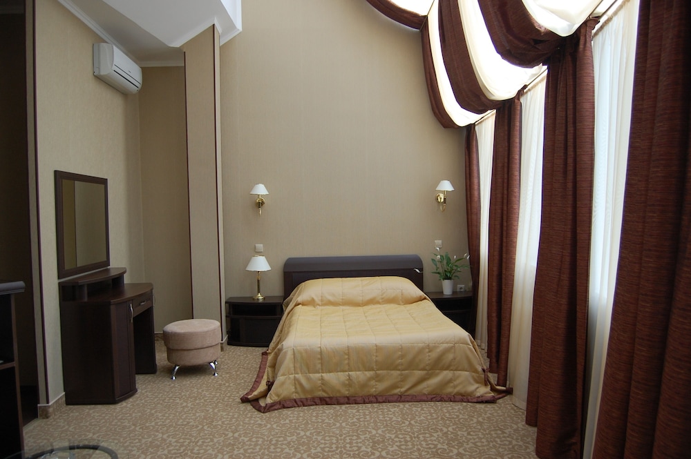 Basic Suite, Bathtub photo 1